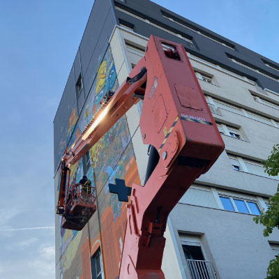 Œuvre peinte en grande dimension, Créateur de fresques monumentales, peintes à la main