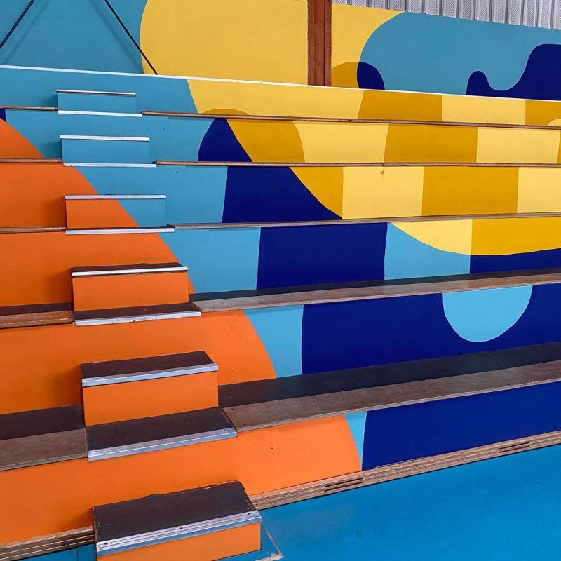 Fresque murale peinte à la main par Murs en Couleurs équipe de peintres muralistes Paris