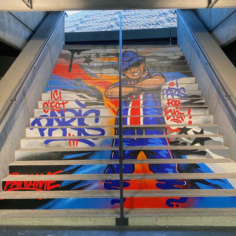 murs en couleurs fresque artistique escalier